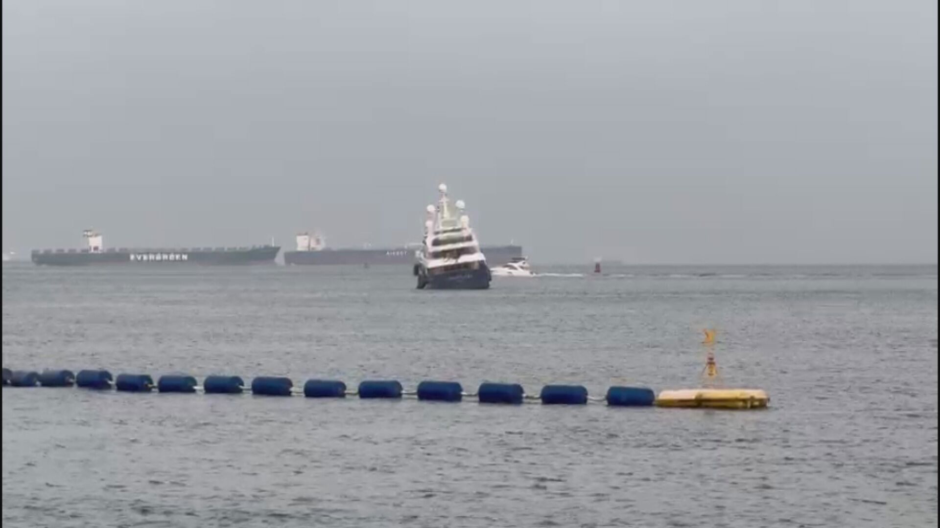 Clive Palmers 40 Million Superyacht Runs Aground In Singapore