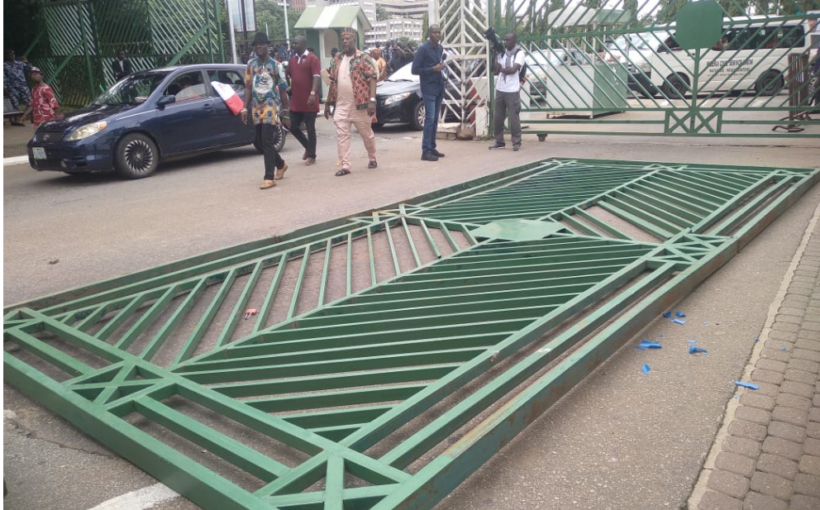 Nigeria Labour Union Protesters Break Down National Assembly Complex Gate 