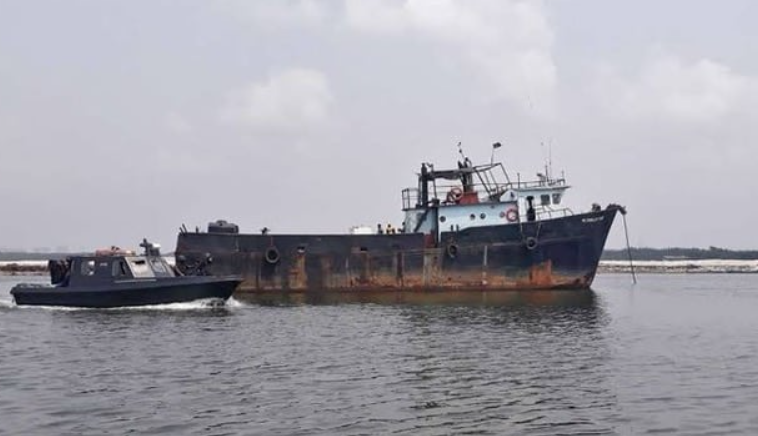 Stolen Oil-laden Vessel Escorted By Navy Officers Intercepted In Delta