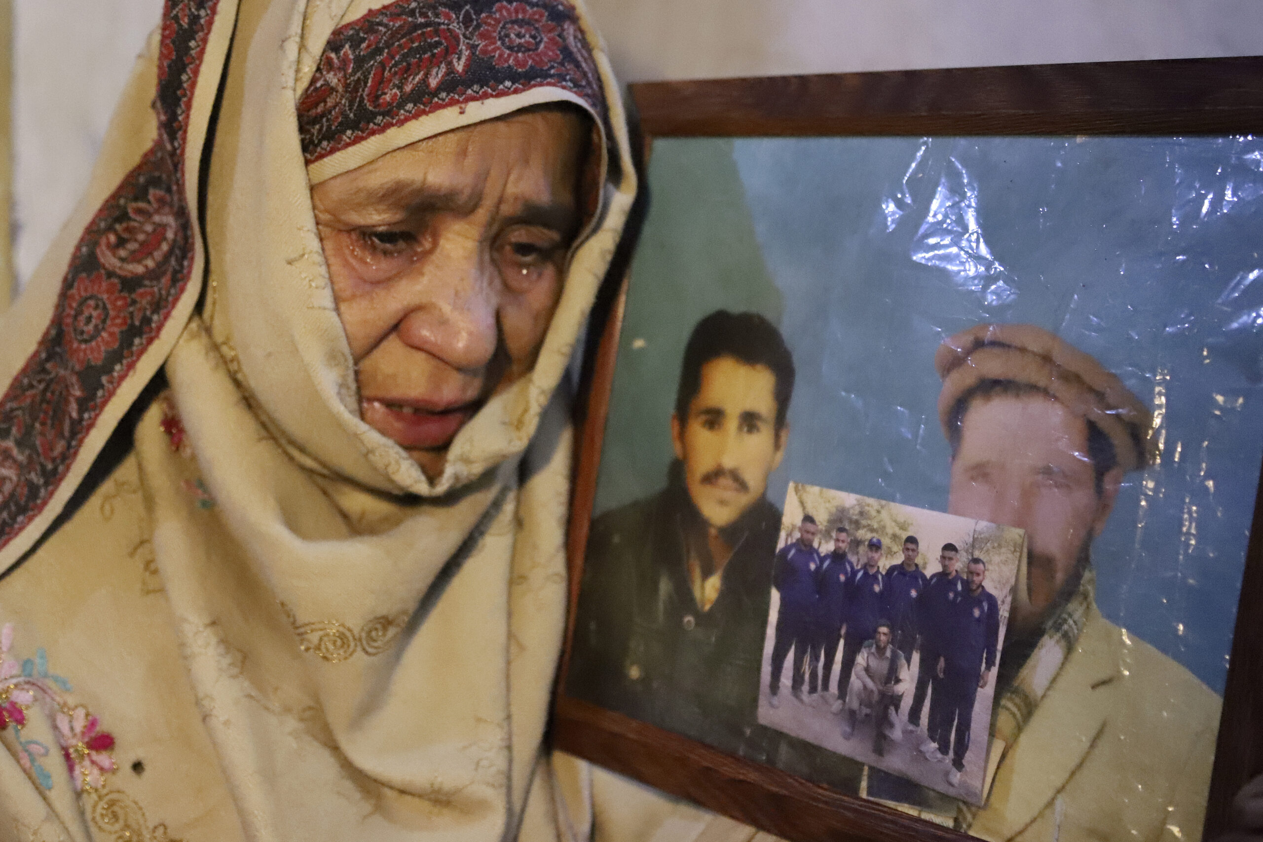 Record climb dogged by allegations Westerners left Pakistani to die