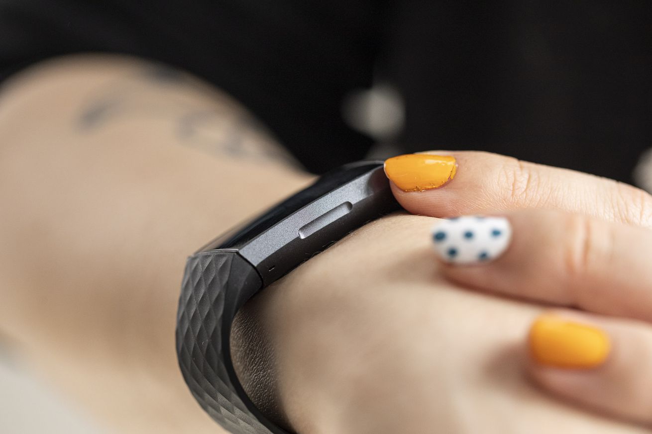 Google’s Fitbit Charge 6 will finally bring the physical button back