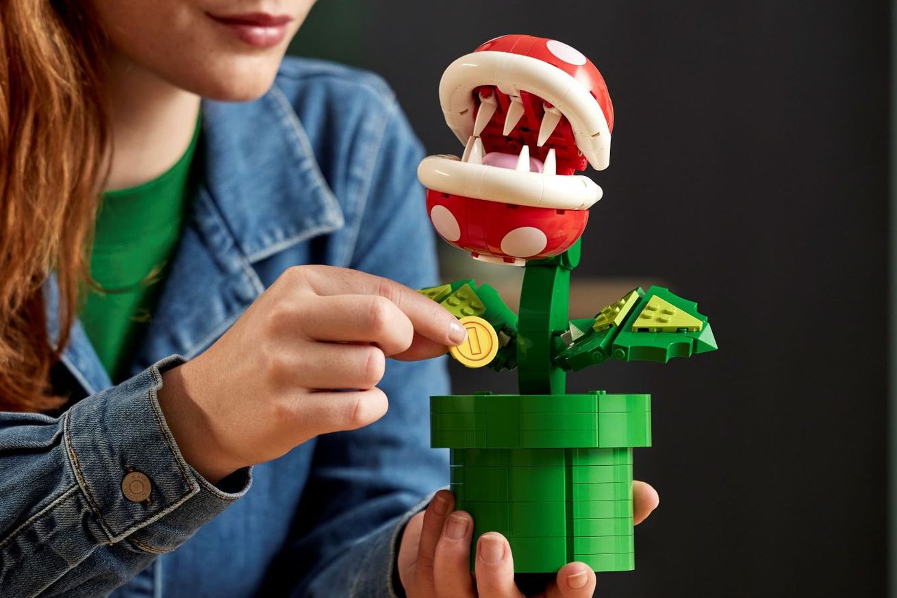 Lego’s awesome $60 Super Mario Piranha Plant just earned a spot in my brick garden