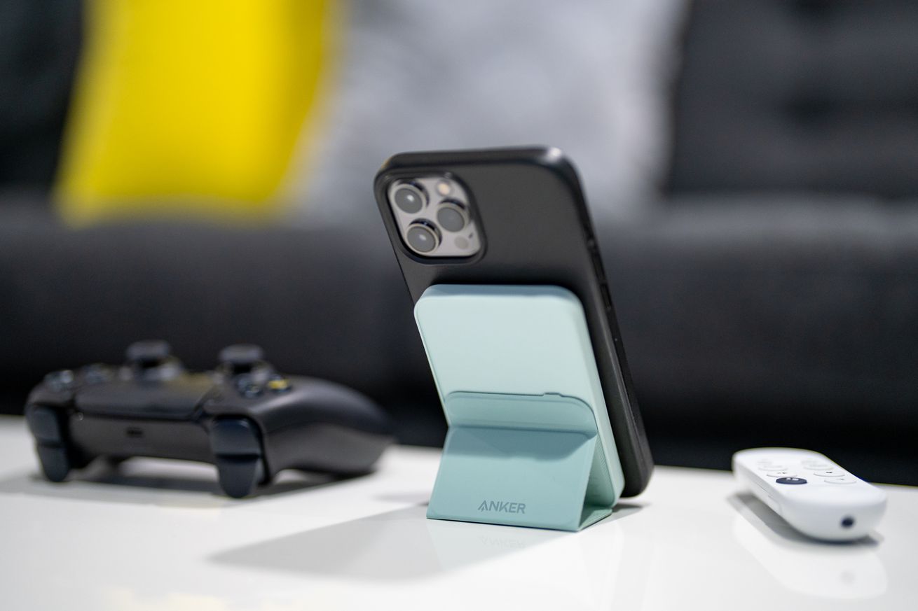 Our favorite Anker wireless power bank for MagSafe iPhones is now $30 off