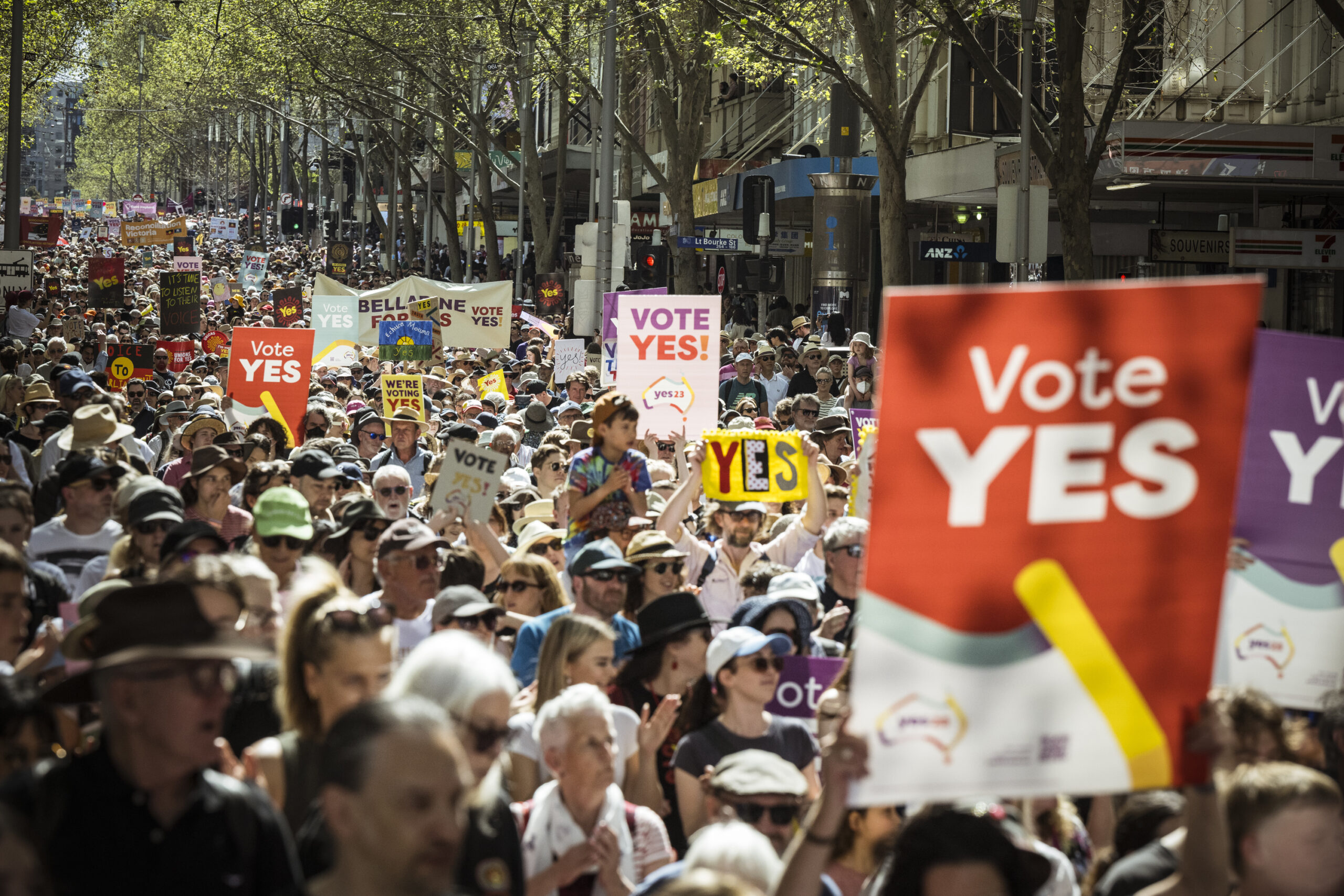 Thousands of Yes campaigners join marches across Australia