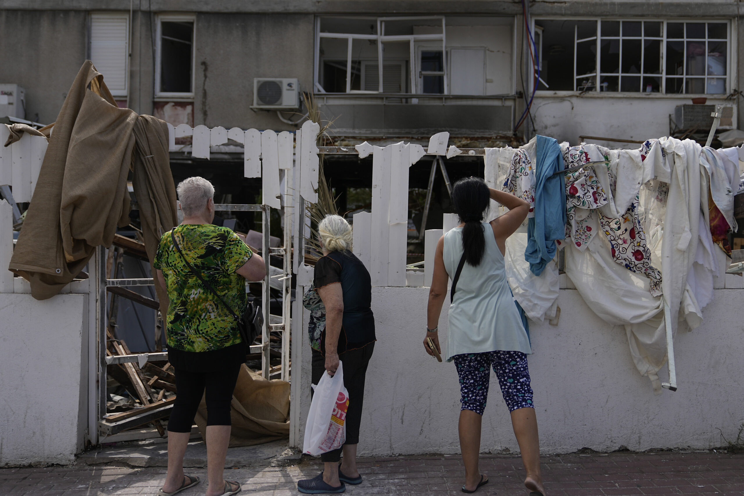 Israel vows complete siege of Gaza as troops gather