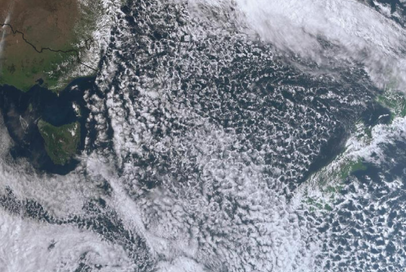 Unusual cloud pattern holds clue to weekend weather