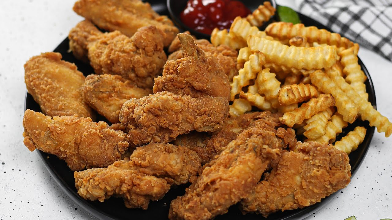 Kikifoodies Shares Crispy Chin-Chin and Tasty Fried Chicken Recipes in “25 Days of Christmas” Recipe Vlogs