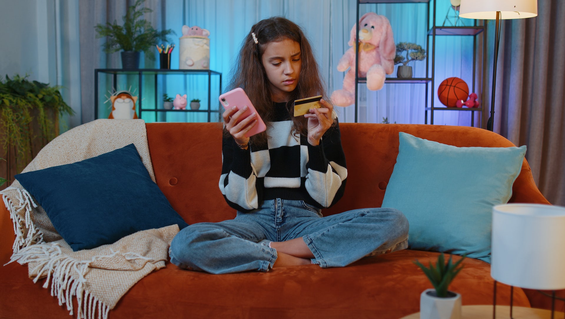 Curious Kids: why do you get interest payments when you have a bank account?