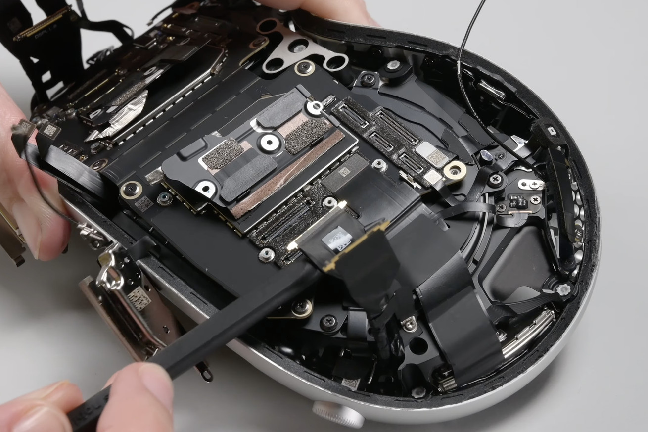 iFixit pulls the Vision Pro apart, exposing its connectors, screens, and fans