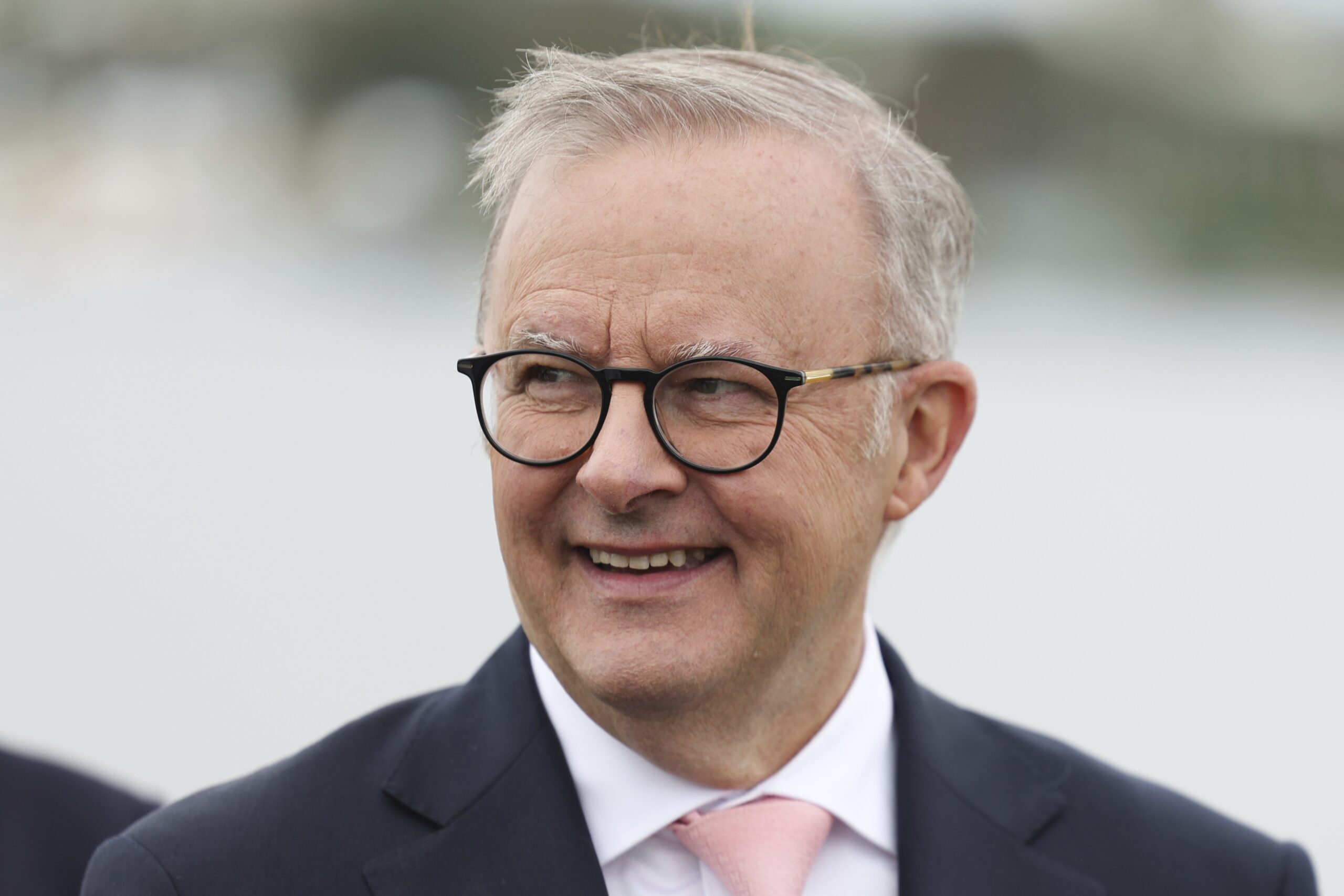 Albanese eyeing off majority government despite new poll figures