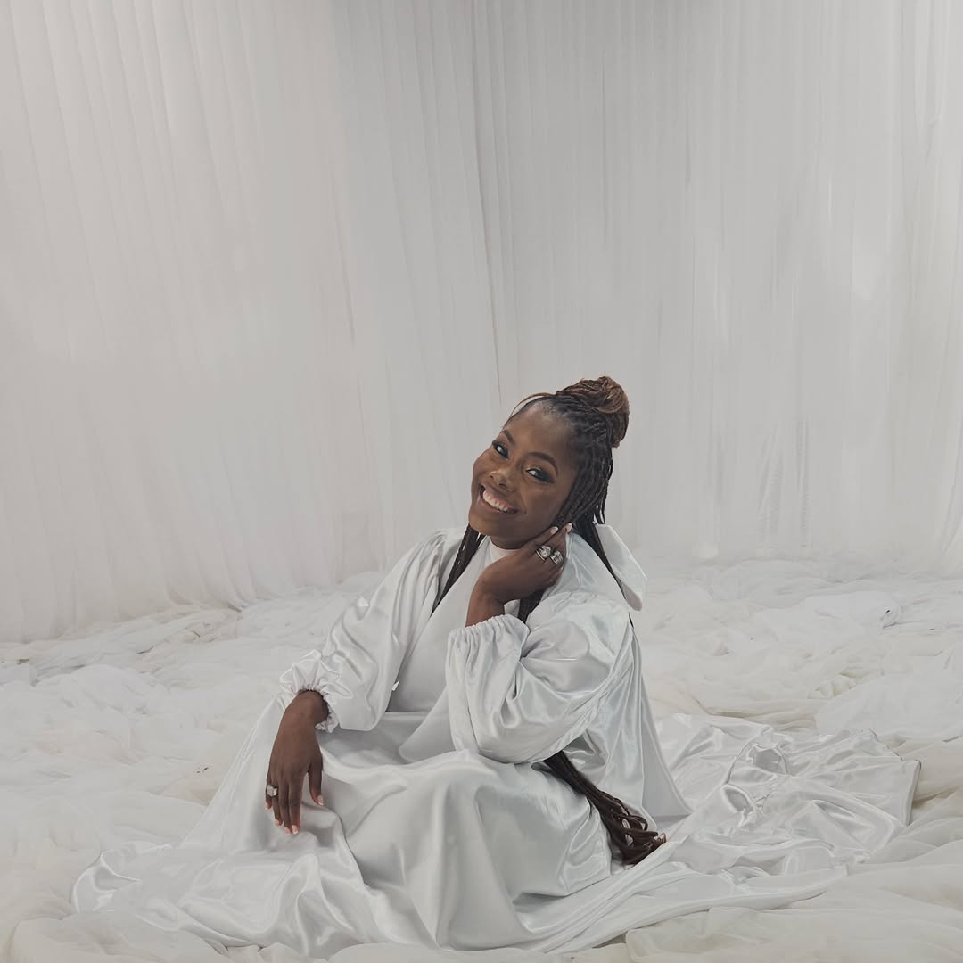 Onos Ariyo’s “Adoration” is a Celebration of God’s Faithfulness | Watch