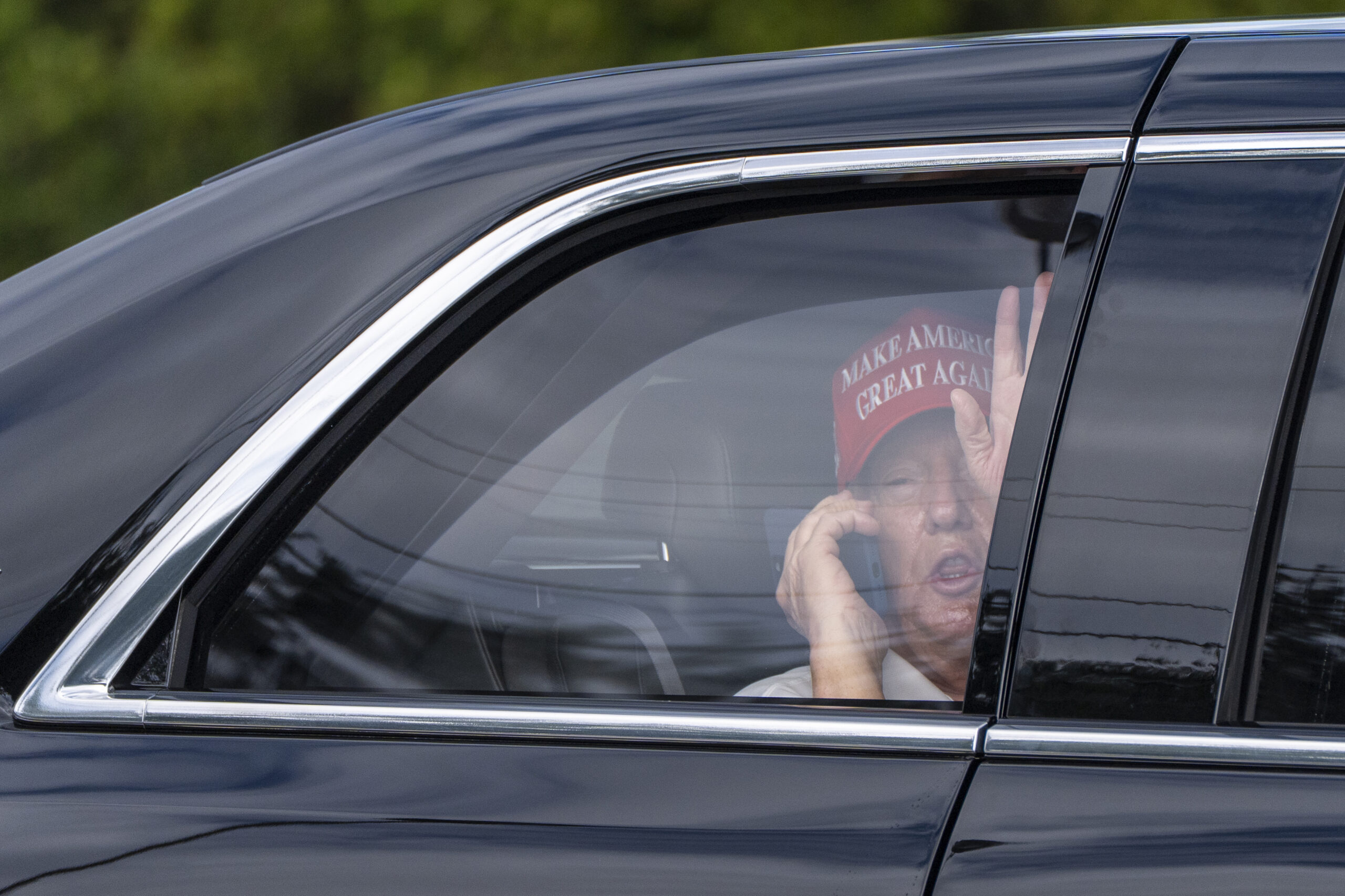 Trump hits the golf course as the stock market plummets for a second straight day