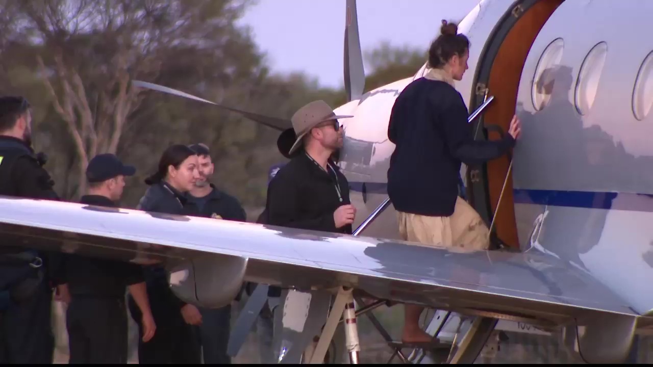 Surrounded by desert for 12 days, she finally saw something in the distance